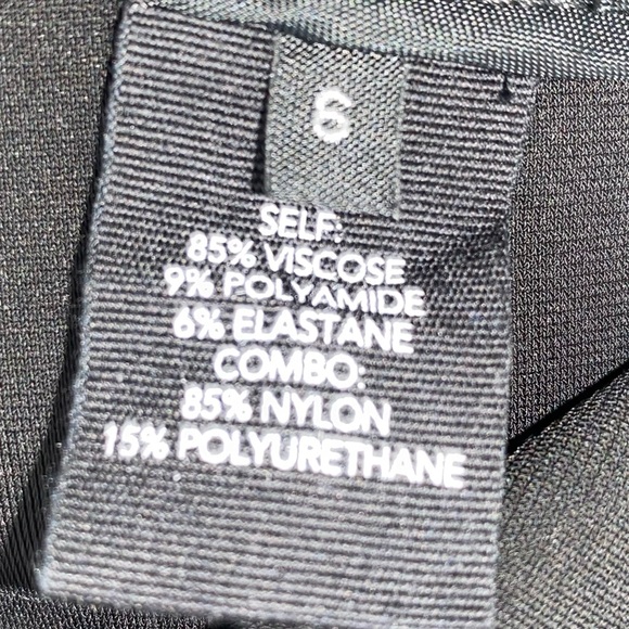 YIGAL AZROUEL Sz 6 Short Sleeve Cape Top Black and White - Picture 12 of 12